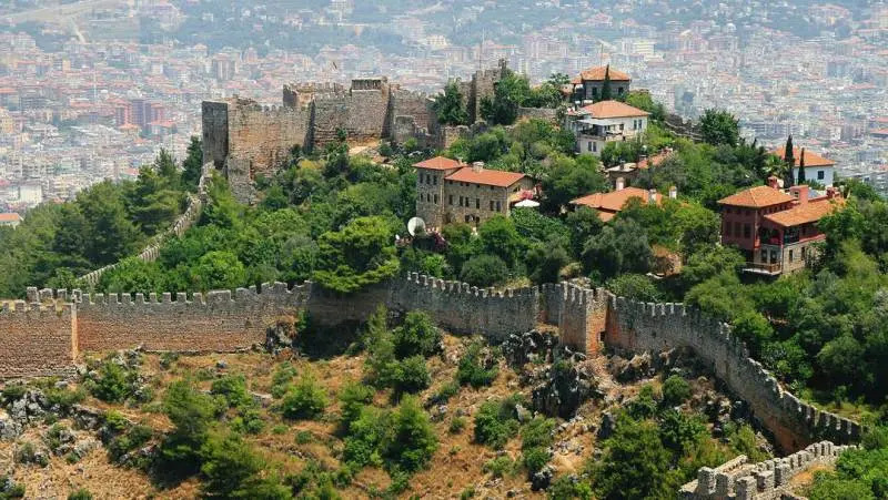 راهنمای سفر به آلانیا